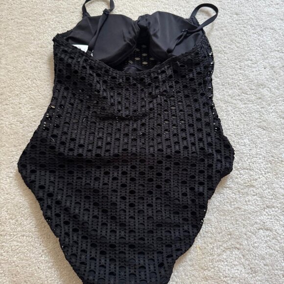 Carmen Marc Valvo swim suit - Never worn - Picture 4 of 10